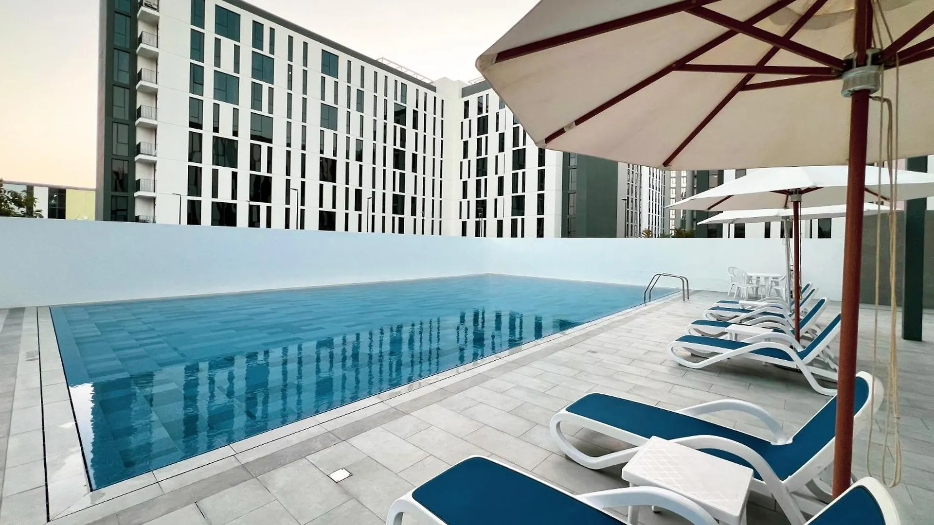 Lavish Living In Al Jada By Blue Cloud Holidays Sharjah 0*,